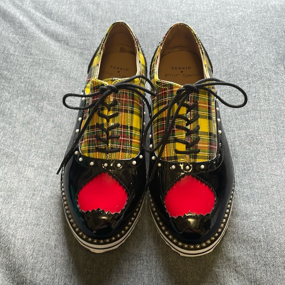 TORRID x Betsy Johnson Oxford shoes